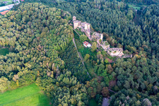 Massif du château d'Altdahn avec les ruines des châteaux de Grafendahn et Tanstein à Dahn dans le département Rhénanie-Palatinat, Allemagne d'en haut