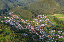 Vue aérienne de Du sud-ouest à Erfweiler dans le département Rhénanie-Palatinat, Allemagne