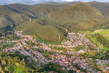 Vue aérienne de Wasgau, paradis de l'escalade à Erfweiler dans le département Rhénanie-Palatinat, Allemagne