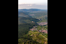 Vue aérienne de Haardtrand du sud à le quartier Gleiszellen in Gleiszellen-Gleishorbach dans le département Rhénanie-Palatinat, Allemagne