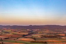 Vue aérienne de De l'est le matin à Oberotterbach dans le département Rhénanie-Palatinat, Allemagne