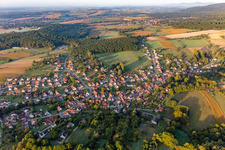Vue aérienne de Du nord-est à Lobsann dans le département Bas Rhin, France