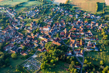 Vue aérienne de Du nord à Lampertsloch dans le département Bas Rhin, France
