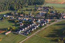 Vue aérienne de Rue des Jardins à Schœnenbourg dans le département Bas Rhin, France