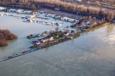 Vue aérienne de Office des voies navigables et de la navigation de Maxau pendant les crues du Rhin à le quartier Knielingen in Karlsruhe dans le département Bade-Wurtemberg, Allemagne