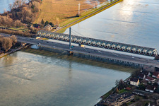 Vue aérienne de Ponts du Rhin à Maxau à le quartier Knielingen in Karlsruhe dans le département Bade-Wurtemberg, Allemagne
