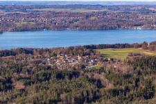 Vue aérienne de Quartier Allmannshausen in Berg dans le département Bavière, Allemagne