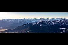 Vue aérienne de Brauneck et panorama alpin à Lenggries dans le département Bavière, Allemagne