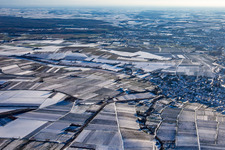 Vue aérienne de En hiver quand il y a de la neige du nord-ouest à le quartier Rechtenbach in Schweigen-Rechtenbach dans le département Rhénanie-Palatinat, Allemagne