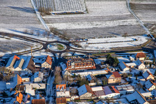 Vue aérienne de Hôtel Restaurant Silenter Hof en hiver avec de la neige à le quartier Schweigen in Schweigen-Rechtenbach dans le département Rhénanie-Palatinat, Allemagne