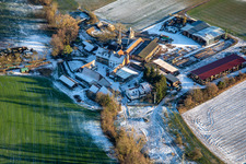 Vue aérienne de Boiseries ORTH dans le Schaidter Mühle en hiver avec de la neige à le quartier Schaidt in Wörth am Rhein dans le département Rhénanie-Palatinat, Allemagne