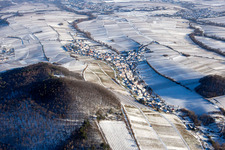 Vue aérienne de De l'ouest en hiver avec de la neige à Ranschbach dans le département Rhénanie-Palatinat, Allemagne