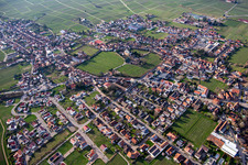 Vue aérienne de Du sud-est à Edesheim dans le département Rhénanie-Palatinat, Allemagne