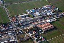 Vue aérienne de Grossiste en bouteilles Wittmer GmbH à Kirrweiler dans le département Rhénanie-Palatinat, Allemagne