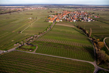 Vue aérienne de De l'ouest à le quartier Rhodt in Rhodt unter Rietburg dans le département Rhénanie-Palatinat, Allemagne