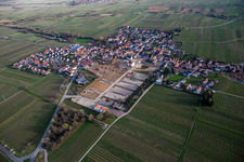 Vue aérienne de Nouvelle zone de développement à l'ancien château et cimetière de Böchinger Böchingen à Böchingen dans le département Rhénanie-Palatinat, Allemagne