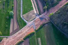 Vue aérienne de Chemin à travers la forêt du Palatinat pour reconstruire le tronçon de 51 km du gazoduc transeuropéen (TENP-III des Pays-Bas à la Suisse) entre Mittelbrunn et Klingenmünster à Waldrohrbach dans le département Rhénanie-Palatinat, Allemagne