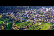 Vue aérienne de Du nord-est à Hauenstein dans le département Rhénanie-Palatinat, Allemagne