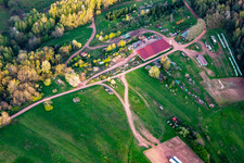 Vue oblique de Aussiedlerhof à Oberschlettenbach dans le département Rhénanie-Palatinat, Allemagne