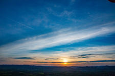 Vue aérienne de Coucher de soleil au Klingbachtail sur le Haardtrand à le quartier Gleiszellen in Gleiszellen-Gleishorbach dans le département Rhénanie-Palatinat, Allemagne