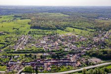 Vue aérienne de Du nord-est à Rémelfing dans le département Moselle, France