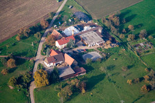 Vue aérienne de Ferme de réinstallation à le quartier Völkersbach in Malsch dans le département Bade-Wurtemberg, Allemagne