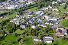 Vue aérienne de Centre hospitalier spécialisé à le quartier Blauberg in Saargemünd dans le département Moselle, France