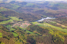 Vue aérienne de Étang de Haspelschiedt à Haspelschiedt dans le département Moselle, France