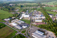 Vue aérienne de Zone commerciale de la rue du Donon à Sarralbe dans le département Moselle, France