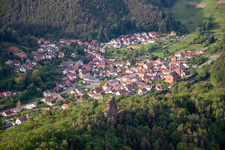 Vue aérienne de Du sud à Wilgartswiesen dans le département Rhénanie-Palatinat, Allemagne