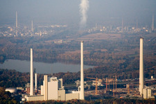 Vue aérienne de Centrale électrique EnBW à le quartier Rheinhafen in Karlsruhe dans le département Bade-Wurtemberg, Allemagne