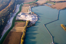 Vue aérienne de Étang de carrière à Hagenbach dans le département Rhénanie-Palatinat, Allemagne