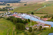 Vue aérienne de Bureau des voies navigables et de la navigation de Stralsund / base Karlshagen au port de plaisance et de pêche Karlshagen à Karlshagen dans le département Mecklembourg-Poméranie occidentale, Allemagne