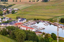 Vue aérienne de Port de plaisance et de pêche Karlshagen à Karlshagen dans le département Mecklembourg-Poméranie occidentale, Allemagne
