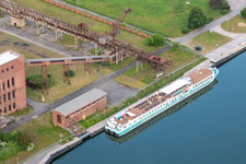 Vue aérienne de Bateau d'excursion Junkerborg à Peenemünde dans le département Mecklembourg-Poméranie occidentale, Allemagne