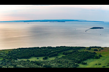 Vue aérienne de Vue sur la tour de mesure Island Station 19 jusqu'à Rügen à le quartier Thiessow in Mönchgut dans le département Mecklembourg-Poméranie occidentale, Allemagne