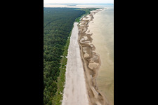 Vue aérienne de Plage pour chiens Peenemünde L'extrémité nord de 40 km de plage de sable ininterrompue sur Usedom à Peenemünde dans le département Mecklembourg-Poméranie occidentale, Allemagne