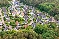 Vue aérienne de Aménagement au toit de chaume de l'appartement de vacances résidence des dunes du nord à Peenemünde dans le département Mecklembourg-Poméranie occidentale, Allemagne