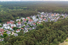 Vue aérienne de Village au toit de chaume de l'appartement de vacances Dünenresidenz à Peenemünde dans le département Mecklembourg-Poméranie occidentale, Allemagne