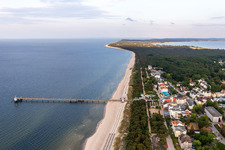 Vue aérienne de Jetée avec télécabine de plongée Zinnowitz depuis l'ouest à Zinnowitz dans le département Mecklembourg-Poméranie occidentale, Allemagne