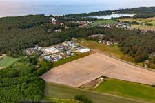 Vue aérienne de Zone commerciale Zum Herrenberg à le quartier Kölpinsee in Loddin dans le département Mecklembourg-Poméranie occidentale, Allemagne