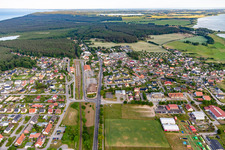 Vue aérienne de Gare Inselbahn du nord-ouest à Ückeritz dans le département Mecklembourg-Poméranie occidentale, Allemagne