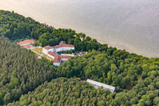 Vue aérienne de Centre de réadaptation Ückeritz, Clinique Ostseeblick - Assurance pension fédérale allemande à Ückeritz dans le département Mecklembourg-Poméranie occidentale, Allemagne