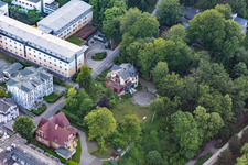 Vue aérienne de Villas de plage à l'architecture historique sur Kulmstr à Heringsdorf dans le département Mecklembourg-Poméranie occidentale, Allemagne
