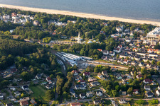 Vue aérienne de Tour d'observation de l'Ostseetherme à le quartier Ahlbeck U in Heringsdorf dans le département Mecklembourg-Poméranie occidentale, Allemagne