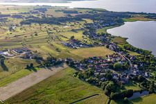 Vue aérienne de En face du parcours de golf du Golfclub Balmer See - Insel Usedom eV à le quartier Balm in Benz dans le département Mecklembourg-Poméranie occidentale, Allemagne