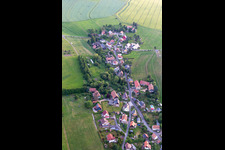 Vue aérienne de Upper Dorfstr à le quartier Bertsdorf in Bertsdorf-Hörnitz dans le département Saxe, Allemagne