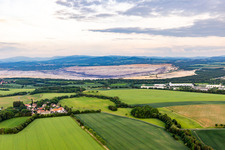 Vue aérienne de Mine de lignite à ciel ouvert polonaise vue de l'ouest à le quartier Drausendorf in Zittau dans le département Saxe, Allemagne
