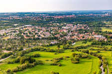 Vue aérienne de Avenue des Prunes Est à le quartier Weinhübel in Görlitz dans le département Saxe, Allemagne