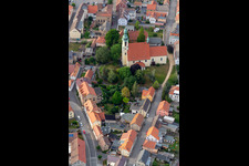 Vue aérienne de Église de l'Assomption de Marie à Ostritz dans le département Saxe, Allemagne